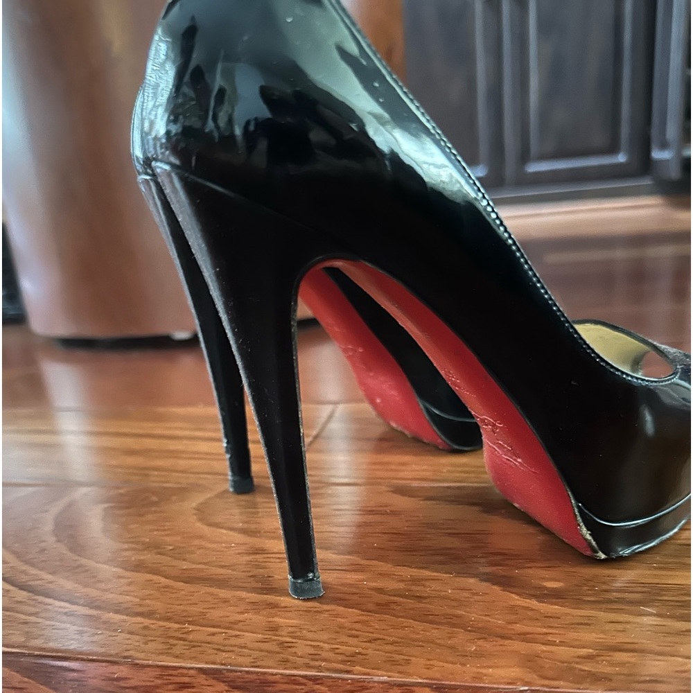 Christian louboutin black pumps authentic